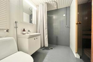 Tammer Apartments - City Suite 1 - Great Location, Own SAUNA and Furnished Balcony, Тампере