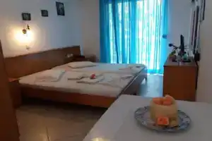 Haris Hotel, Ханиоти