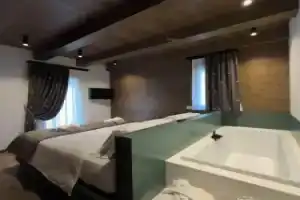 Luxury Mountain Suites, Роккаразо