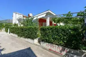 Holiday home VesnaD-25m from beach, Сегет Враница