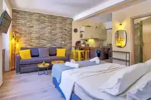 Barbara's Apartment, Керкира