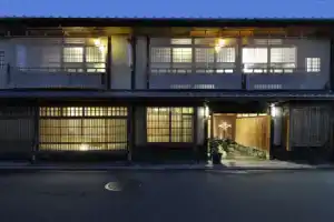Отель «Traditional Kyoto Inn Serving Kyoto Cuisine Izyasu - Former Ryokan Izuyasui», Киото