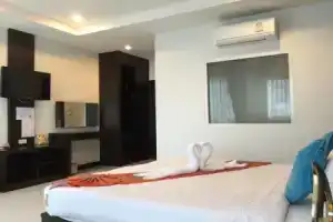 Nina's Hotel, Патонг