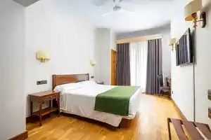 Hotel «Hernán Cortés», Хихон