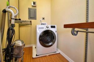 Dolphin Cove Beautiful 11th Floor Water View - 1 Bedroom 1 Bathroom 23149, Клируотер Бич