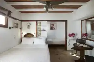 Polikandia Hotel, Фолегандрос