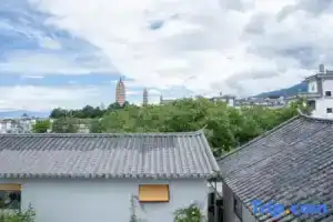 Elsewhere in Dali • Three Towers Courtyard, Дали