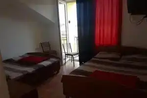 Lime Hotel, Уреки