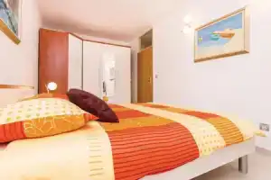 Amazing Home in Njivice With Wifi and 1 Bedrooms, Нживице
