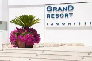 Grand Resort Lagonissi, Анависсос