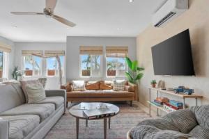 Modern San Clemente Duplex 2 Units w/ Ocean Views, Walk to Trestles Beach, Сан-Клемент