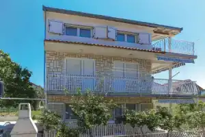 Amazing Home in Poljica With Wifi and 2 Bedrooms, Винишхе