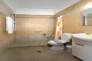 Gennadi Gardens Apartments, Геннади