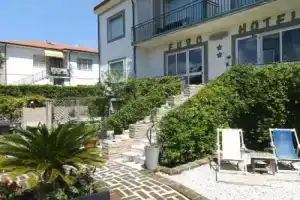 Euro Hotel, Тиррения