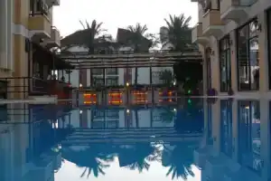 Albano Hotel, Чешме
