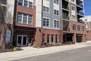 FRONTDESK Cedar Flats Apts Uptown Charlotte, Шарлотт