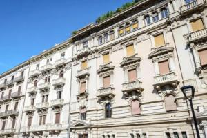 Art View Luxury Apartment, Бари