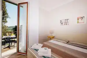 B & B La Cornice - Gina Room With Bathroom and Private Terrace, Сан-Джиминьяно