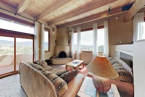 New Listing! Luces de la Ciudad: Home w/ Hot Tub home, Санта-Фе
