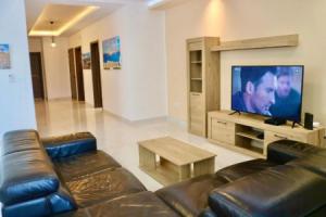 Lovely 3 bedroom apartment close to Promenade, Марсаскала