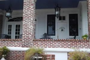 Chateau Blessey Bed & Breakfast, Билокси