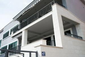 Comfortable Apartment in Šibenik Near Old Town & Seabeach, Шибеник