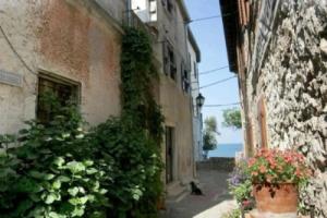 Apartment Martin - 10 mt to the beach, Ровинь