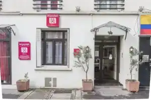 Отель «Hipotel Paris Père-Lachaise République», Париж