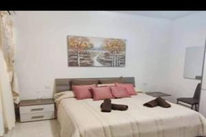 Beautiful 2 Bed Apartment in Għajnsielem, Айнсилем