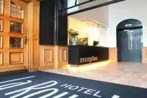 Hotel «La Royale», Левен