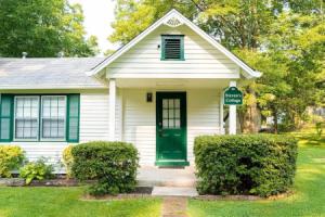 Private 1BR Cottage In Downtown Historic Norcross, Норкрос