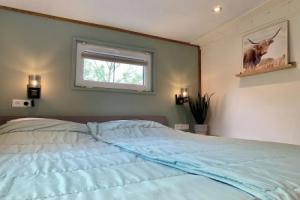 Chalet in Sint Maartenszee Near Beach, Эншеде