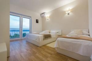 2 Bed Apartmani Sleeps 6 - Free Parking, Цриквеница