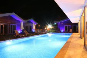 La Vida Hotel, Урла