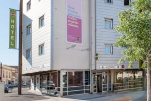 b&b nîMes Centre ArèNes, Ним