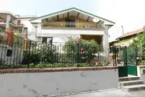 Althea Etna Garden, Николози