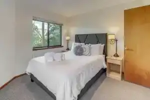 2 Mi to Uptown Sedona: Home w/ Hot Tub & Fire Pit!, Седона