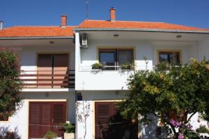 Apartment Petri - close to the sea: A2 Zuti  Tisno, Island Murter, Тисно