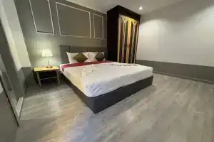 Stay At Bedroom, Патонг