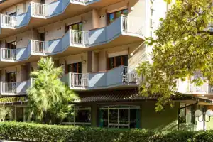 Hotel «Parco dei Pini», Фоллоника