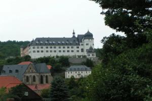 Pension & Ferienwohnungen zur Bauernstube, Штольберг
