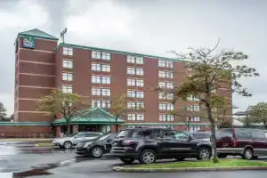 Отель «Four Points by Sheraton - Stoney Creek», Гамильтон