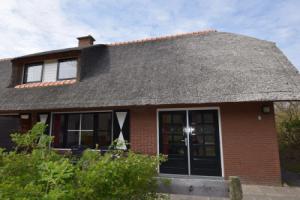 Charming Holiday Home in Vlieland Frisian Near Forest, Ост-Влиланд
