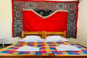 DADOW Guesthouse, Нарын