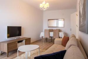 Spacious and Furnished Flat with Balcony in Izmir, Измир