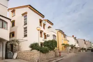 Awesome Home in Mali Losinj With Wifi and 1 Bedrooms, Мали Лошинь