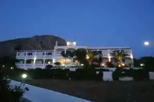 Hotel Kamari, Миртеа