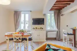 Casa Capri in Lucca With 1 Bedrooms and 1 Bathrooms, Лукка