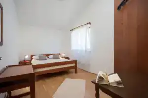 Apartments Maretic, Бродарица