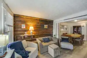 WFH Space & Yard! Walkable Lancaster Row Home, Ланкастер